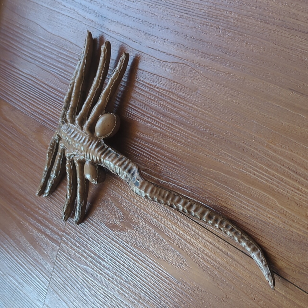 Alien Facehugger Decoration/Phone Stand